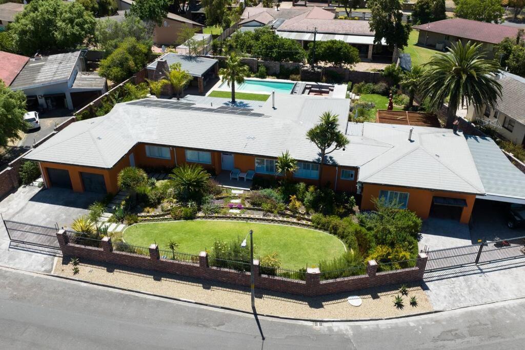 Garten Wohnung Mit Pool, 2 Schlafzimmer Cape Town Exterior photo